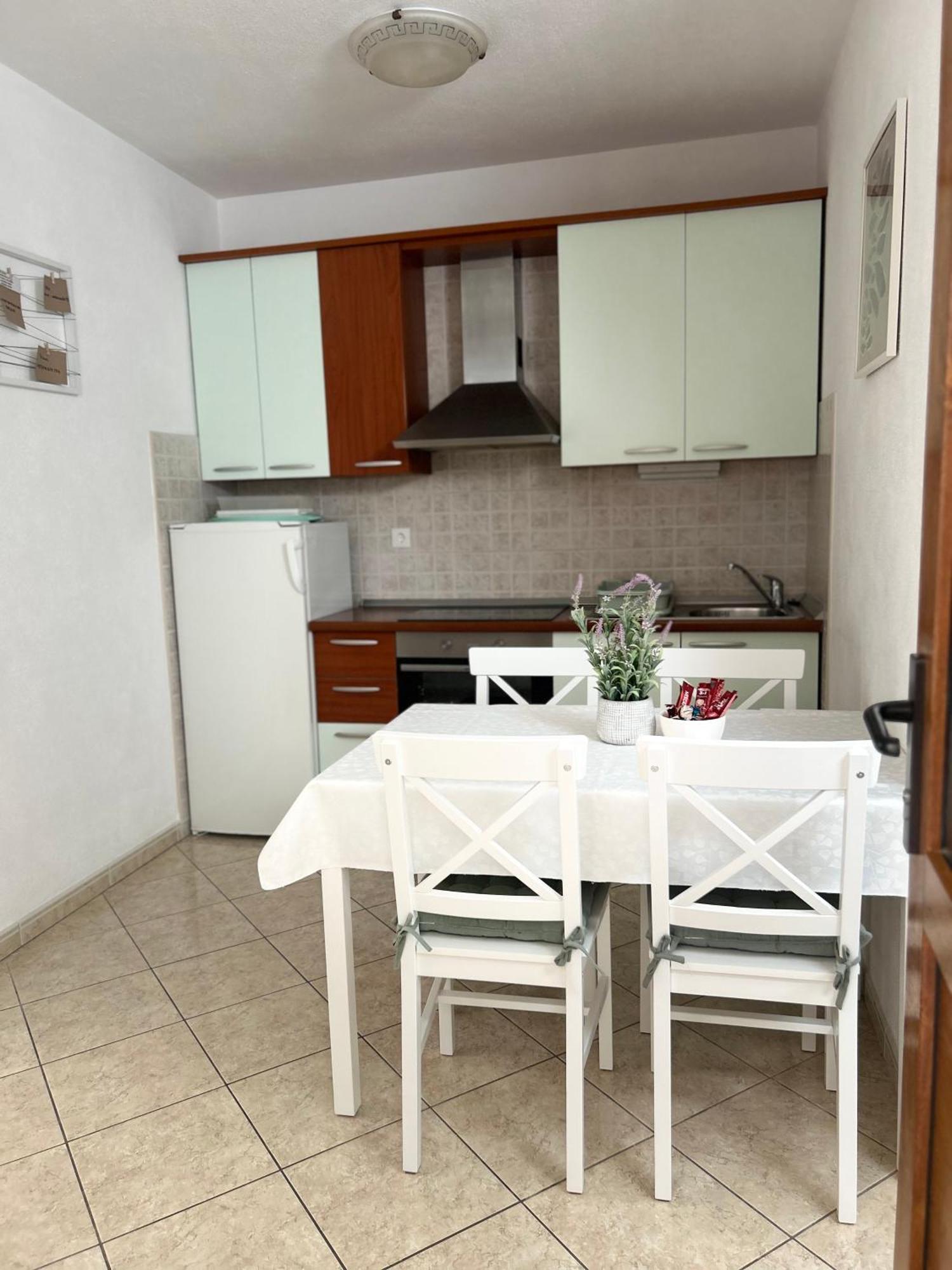 Dejan Apartment Брела Екстериор снимка